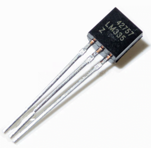 LM35 - Sensor analógico de alta precisión para medir la temperatura en proyectos de monitoreo y control térmico.