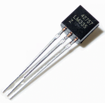 LM35 - Sensor analógico de alta precisión para medir la temperatura en proyectos de monitoreo y control térmico.